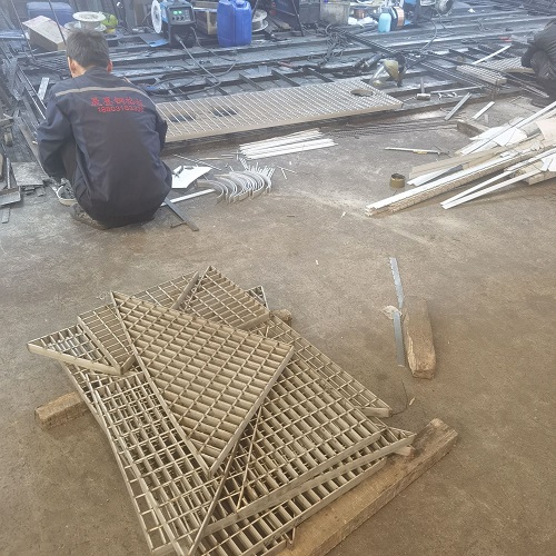 采購(gòu)鋼格板必問(wèn)的6個(gè)問(wèn)題，少問(wèn)一個(gè)都可能踩雷