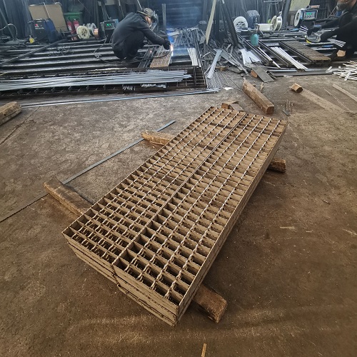 鋼結(jié)構(gòu)平臺(tái)鋼格柵：輕量化與高強(qiáng)度的搭配方案