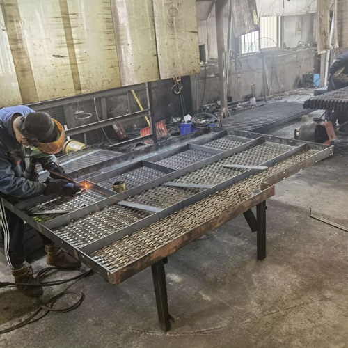 鋼格柵尺寸測量的隱形陷阱：90%的人栽在這些細節上