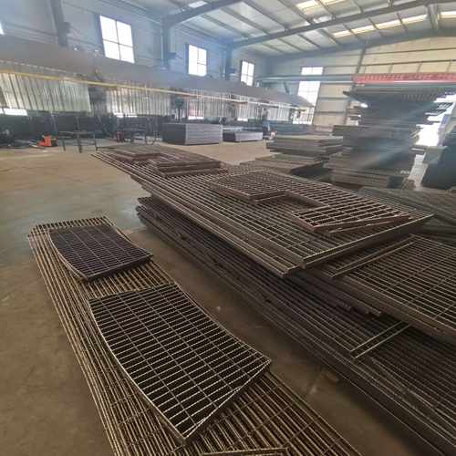 化工廠鋼格柵系統：腐蝕防護的終極解決方案