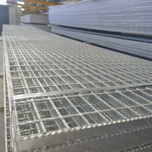 鋼格柵對比傳統材料，優勢竟有這么多？